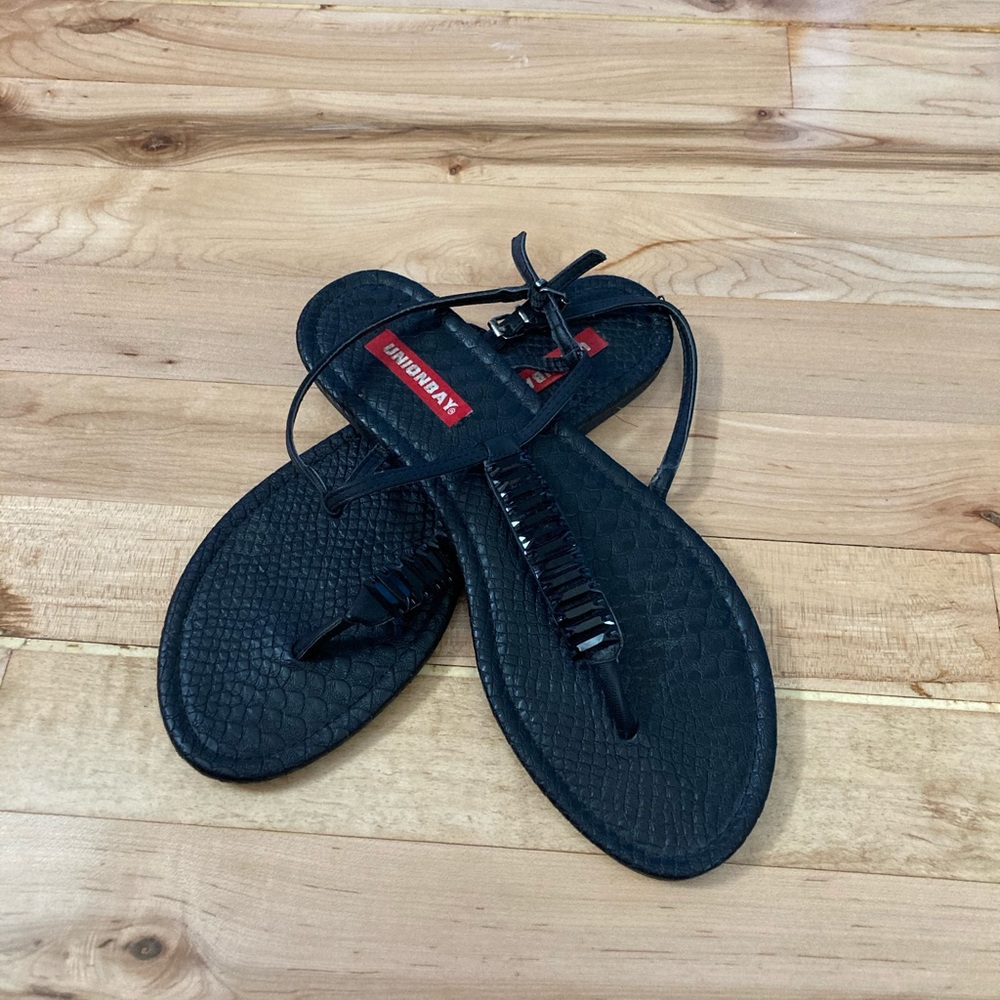Black Unionbay sandals size 8